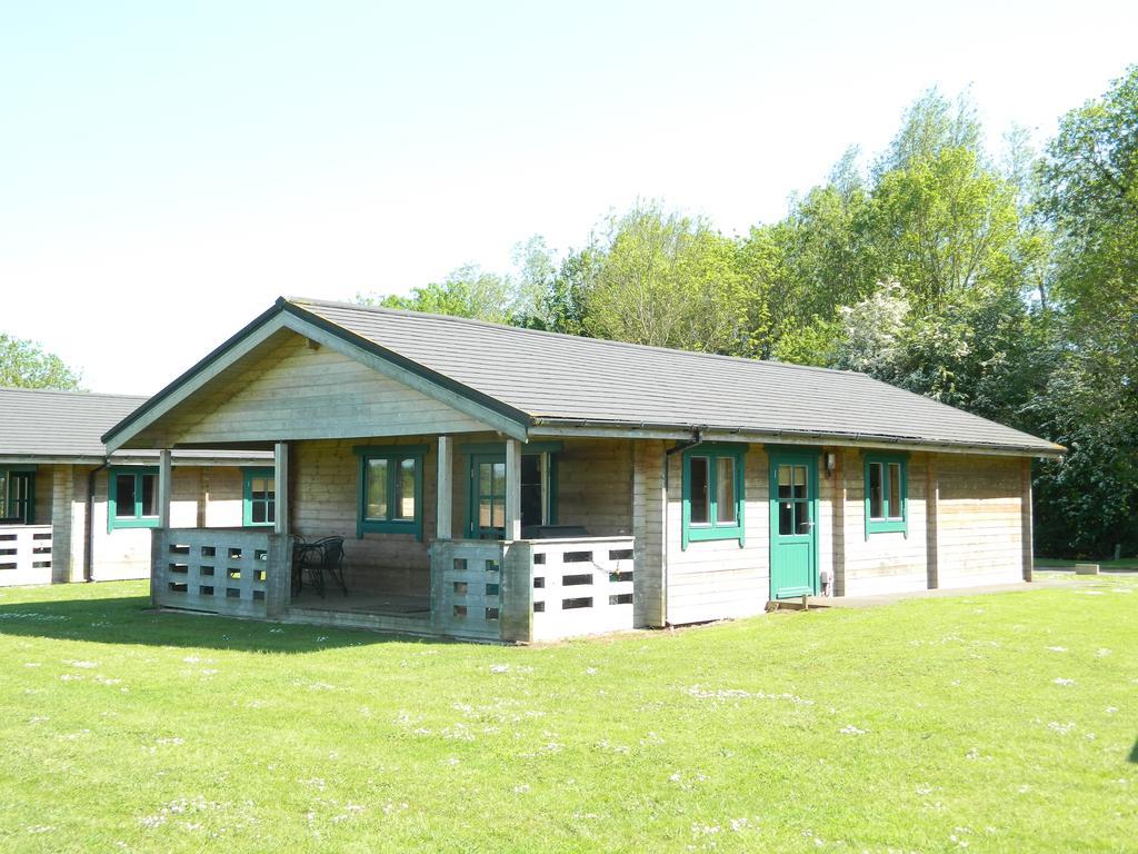 סאות' סרני Lake Pochard Holiday Lodges חדר תמונה